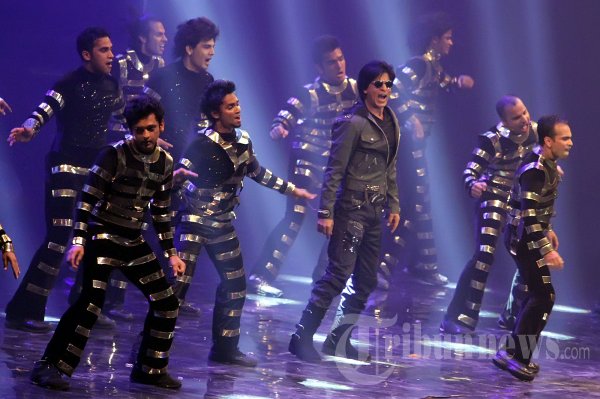 Aksi panggung Shahrukh Khan