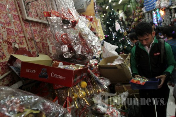 Berburu Pernak Pernik Natal