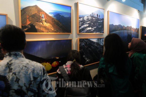 Pameran Foto Satu Tahun Negeri Cincin Api