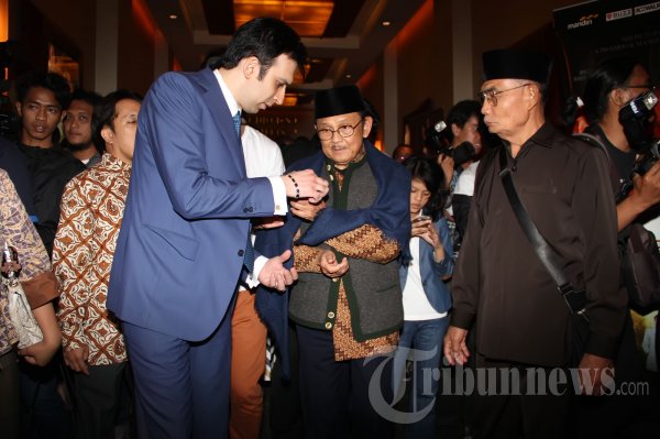 BJ Habibie dan Film Habibie dan Ainun