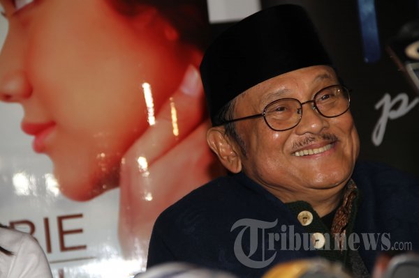 BJ Habibie dan Film Habibie dan Ainun