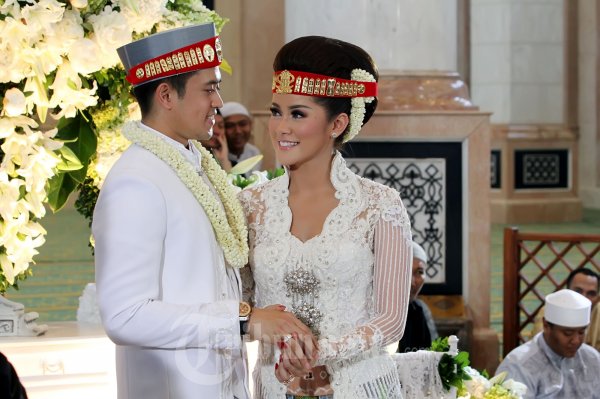 Pernikahan Olla Ramlan dan Aufar Hutapea