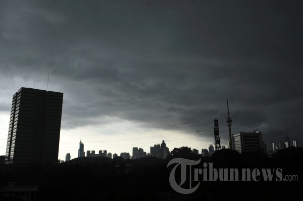 Awan Hitam Selimuti Jakarta