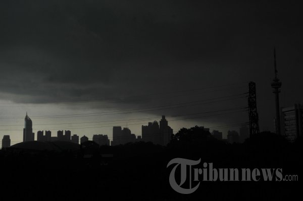 Awan Hitam Selimuti Jakarta