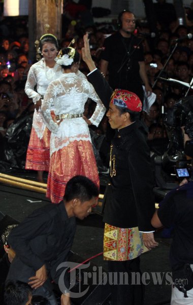 Gubernur DKI Jokowi Sambut Tahun Baru 2013