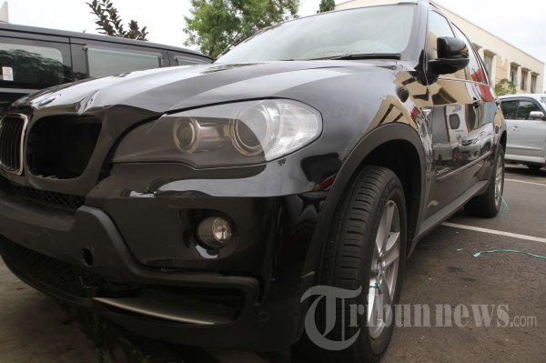 Mobil BMW X5 Diamankan di Dirlantas Polda Metro