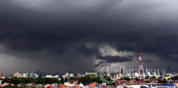 Jakarta Masih Diselimuti Awan Hitam