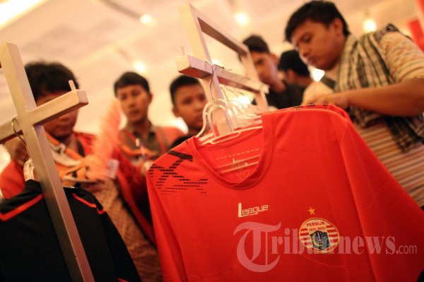 Beli Kostum Baru Persija Jakarta