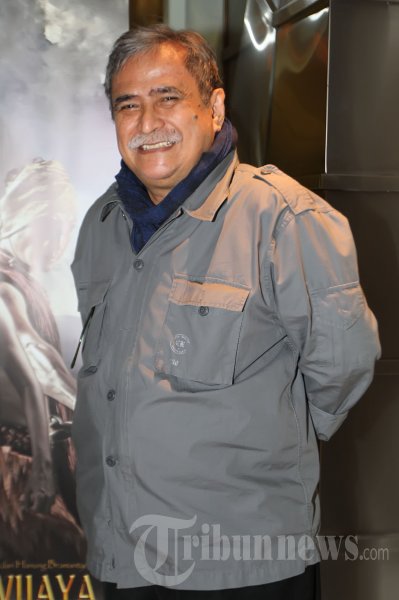 Aktor senior, Slamet Rahardjo Djarot saat ditemui seusai konferensi pers mengenai press screaning film Gending Sriwijaya di Platinum XXI FX, Senayan, Jakarta Selatan, Sabtu (5/1/2013). 