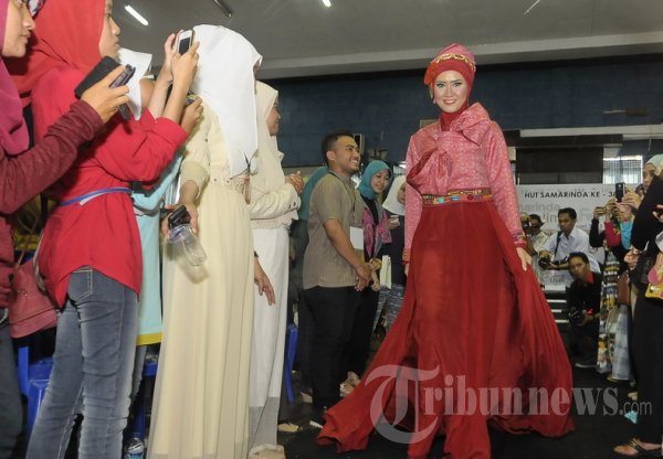 Fashion Show Baju Muslim Karya Dian Pelangi