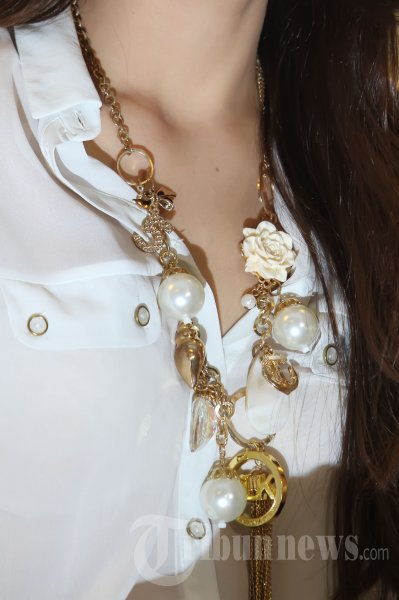 Kalung Cinta Laura