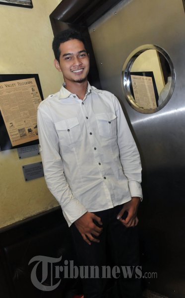 CHOLIDI ASADIL ALAM, (lahir, di Pasuruhan, 30 Maret 1989) aktor pemeran Khoirul Azzam di film 