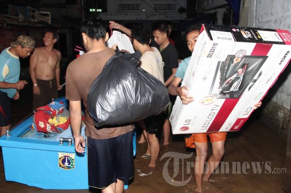Siti Liza Kunjungi Korban Banjir
