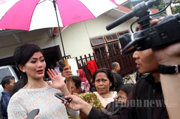 Merry Putrian Kunjungi Korban Banjir