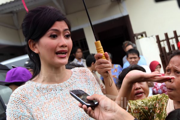Merry Putrian Kunjungi Korban Banjir