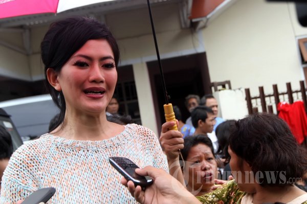 Merry Putrian Kunjungi Korban Banjir