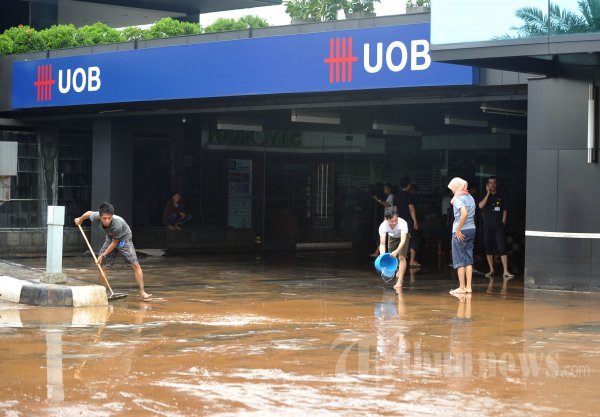 Pasca Banjir di Gedung UOB