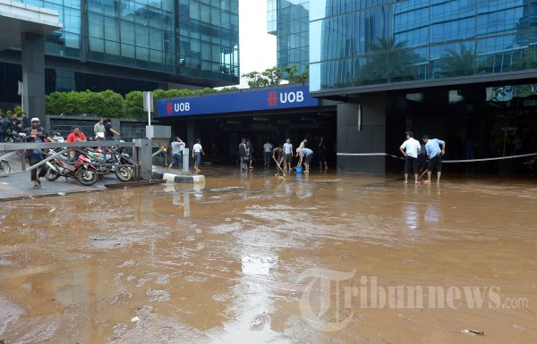Pasca Banjir di Gedung UOB
