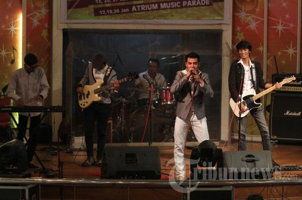 Aira Band