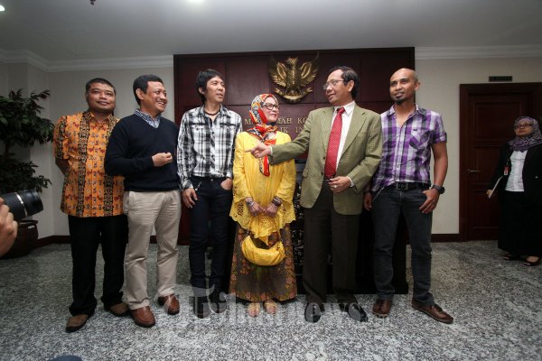 Slank dan Mahfud Foto Bersama
