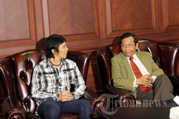 Slank Kunjungi MK