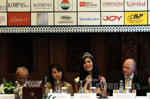 Konferensi pers puteri indonesia 2012-2013