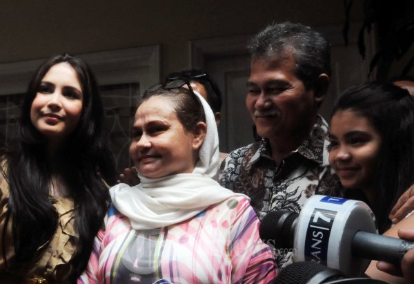 ARUMI BACHSIN,dan orangtua 