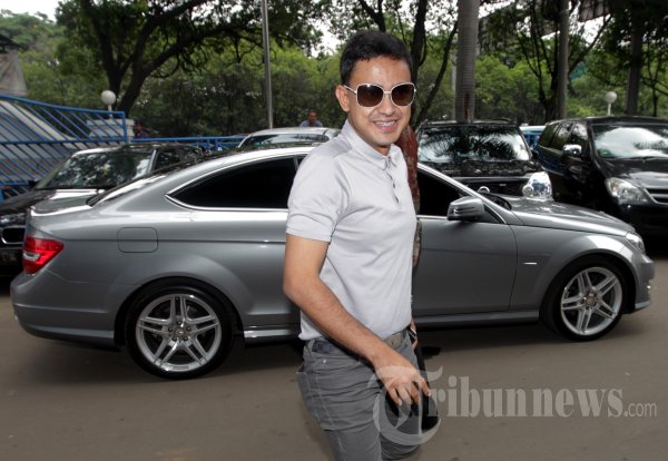 Ramzi Kunjungi Raffi Ahmad