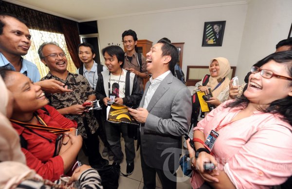 Presiden PKS Anis Matta Kemasi Barang