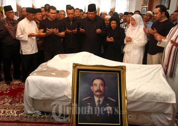SBY Melayat Feisal Tanjung