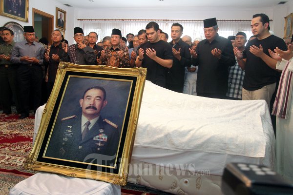 SBY Melayat Feisal Tanjung