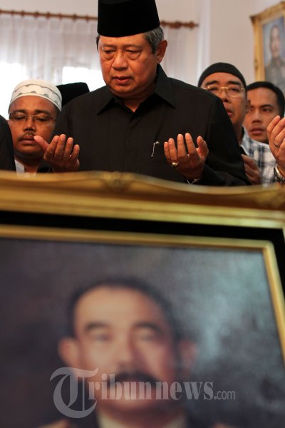 SBY Melayat Feisal Tanjung