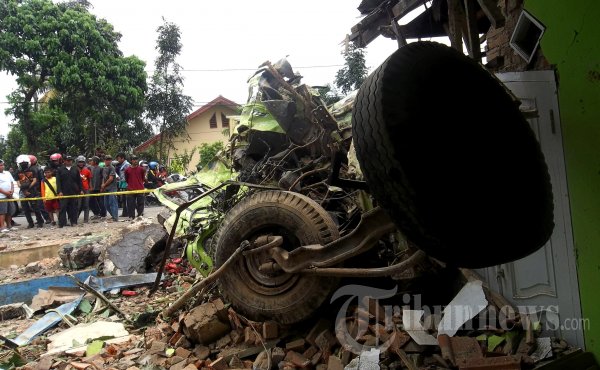 Kecelakaan Maut Truk Kontainer di Cianjur