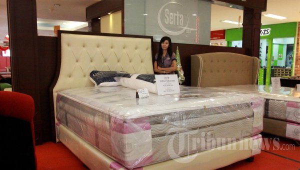 ILUSTRASI Tempat Tidur - Solitaire merupakan produk unggulan Serta Springbed yang dipamerkan di Mal Kartini, Bandar Lampung, Jumat (22/2/2013). Pameran yang digelar hingga 4 Maret tersebut menawarkan promo diskon hingga 45 persen all item dengan harga satu set springbed mulai dari Rp 7 jutaan hingga Rp 27 jutaan. 