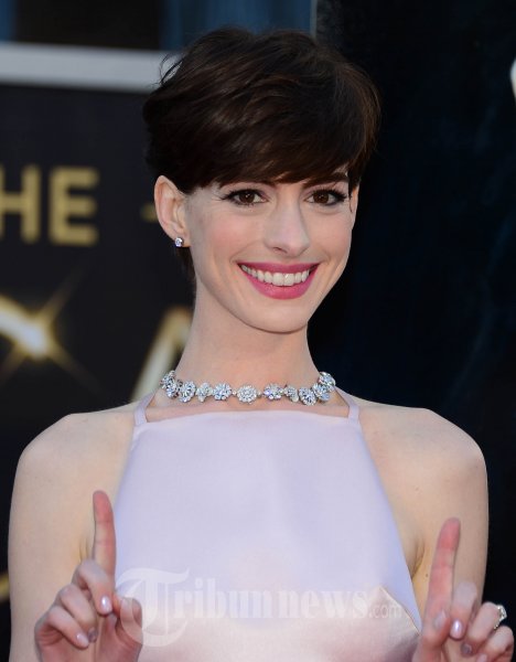 Anne Hathaway Aktris Terbaik Piala Oscar