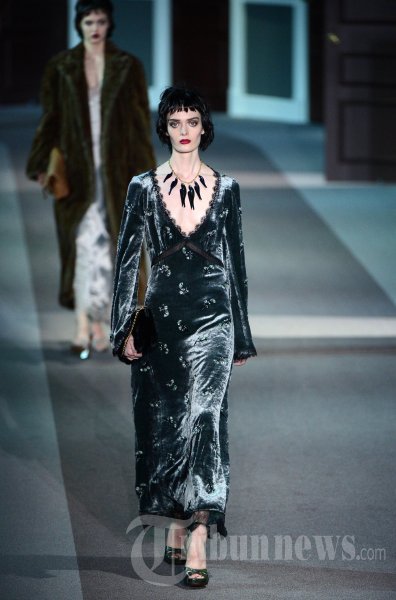 Foto Fashion Show Rancangan Marc Jacobs untuk Louis Vuitton