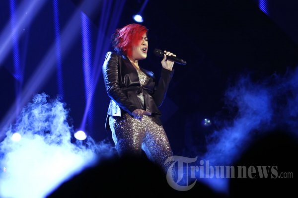 Novita Dewi di Gala Show Ke-3 X Factor Indonesia