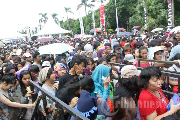 Antrean Penonton K-Pop Festival