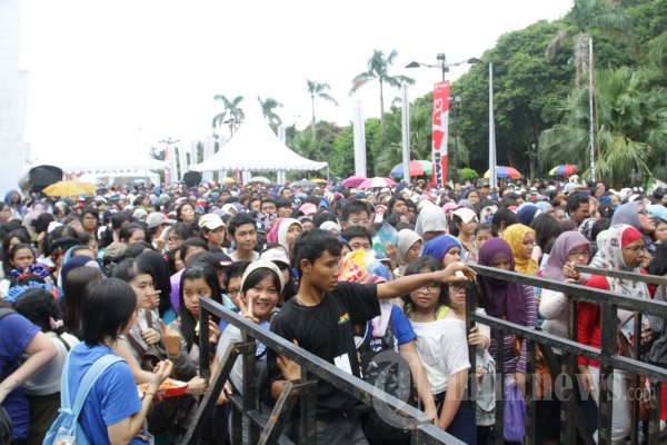 Antrean Penonton K-Pop Festival