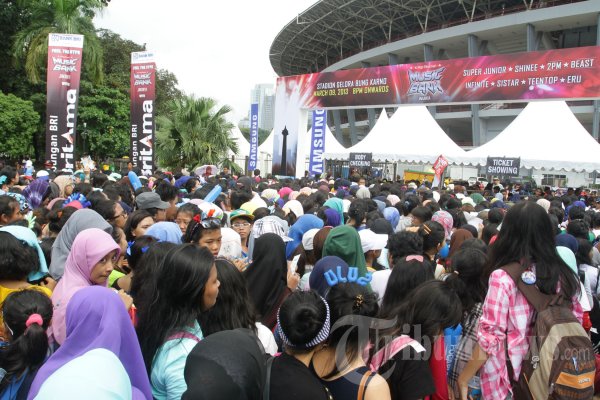 Antrean Penonton K-Pop Festival