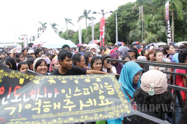 Antrean Penonton K-Pop Festival