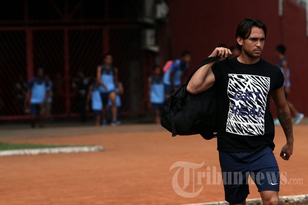 Tonnie Cussels Latihan Timnas Pra Piala Asia 2015