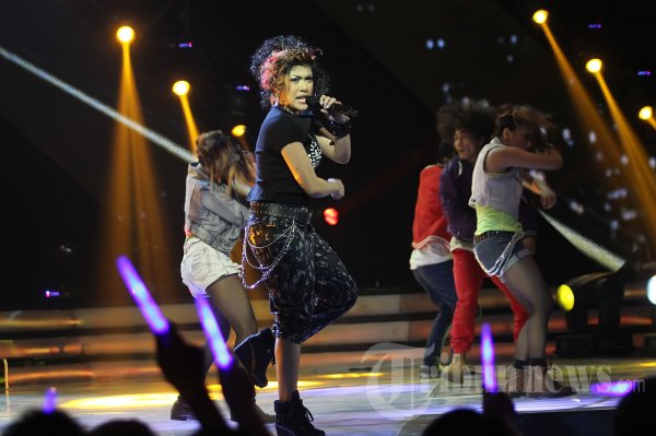 Novita Dewi di Gala Show Ke-6 X Factor Indonesia