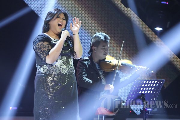 Shena Malsiana di Gala Show Ke-6 X Factor Indonesia