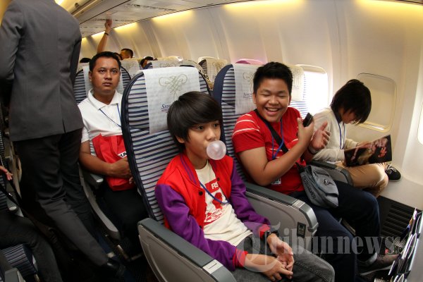 Coboy Junior Launching Buku dan Konser di Atas Pesawat