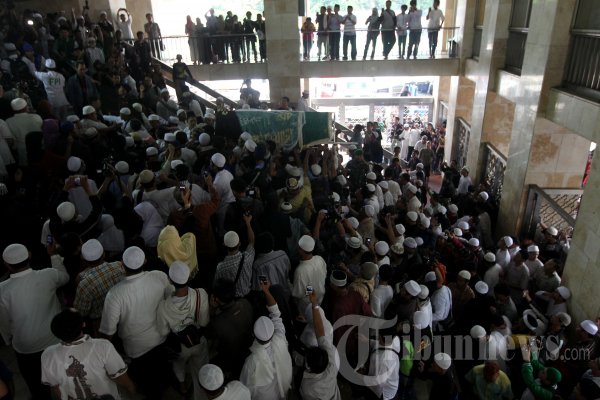 Jenazah Ustadz Jeffry Tiba di Masjid Istiqlal