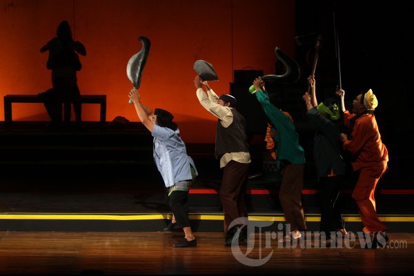 Pentas Teater Gandrik Lakon Gundala Gawat