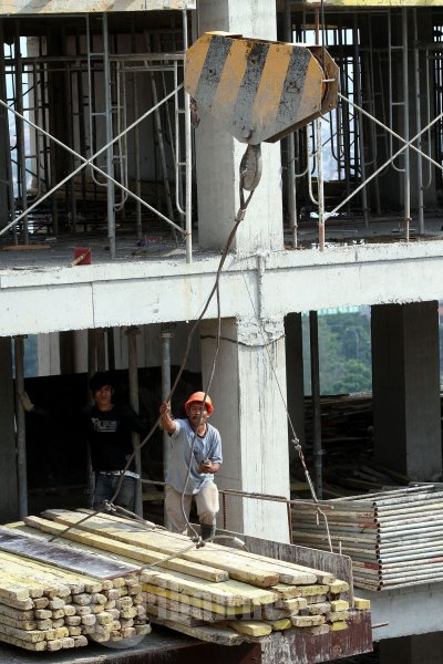 Pembangunan Apartemen Green Pramuka