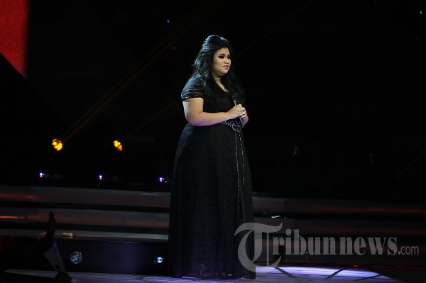 Shena Malsiana di Gala Show Ke-10 X Factor Indonesia