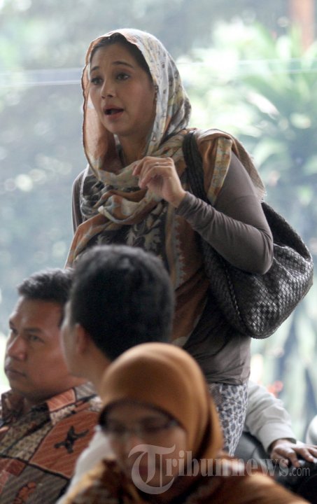 Ayu Azhari Diperiksa KPK